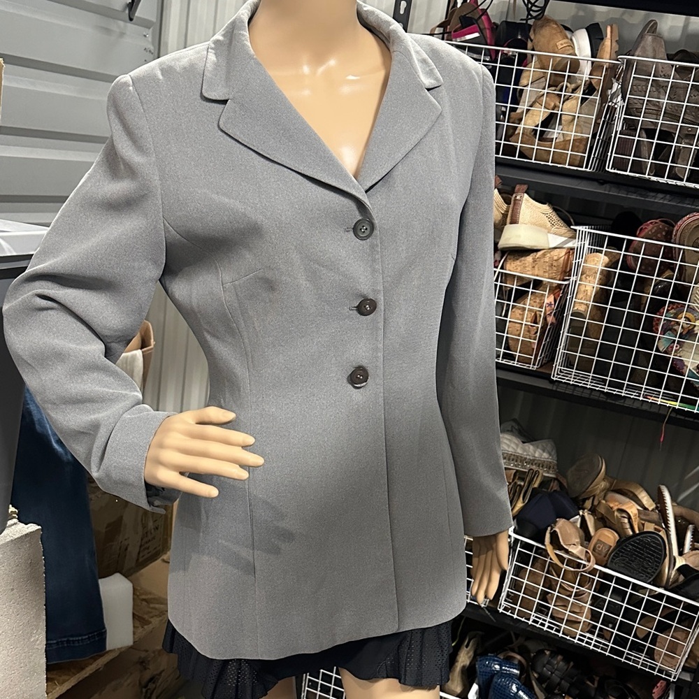 Larry Levine women’s Gray Long Taylored Blazer with decorative buttons size 6 - Picture 2 of 8